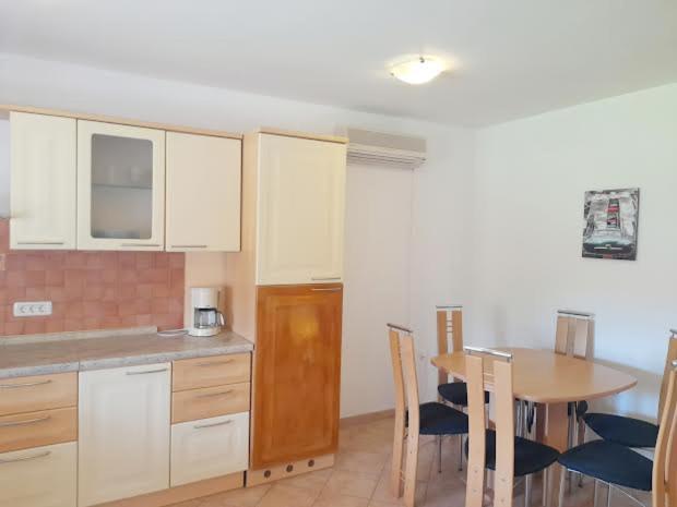 Apartmani Delas Pjescana Uvala Εξωτερικό φωτογραφία