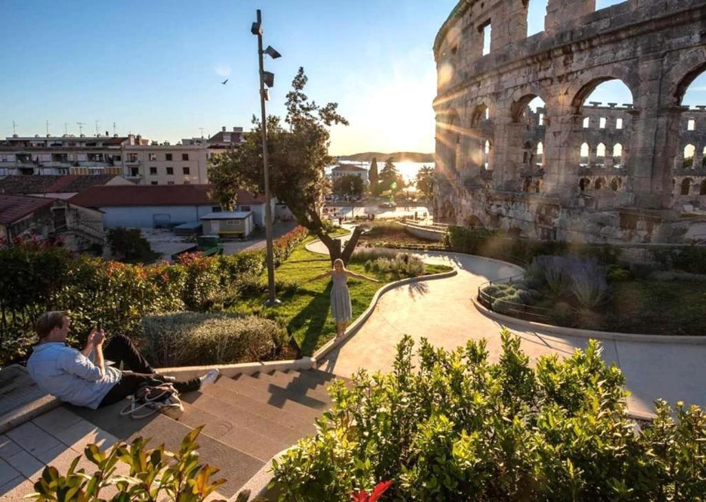 Apartmani Delas Pjescana Uvala Εξωτερικό φωτογραφία