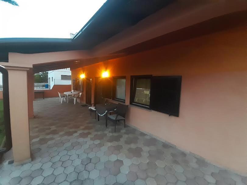 Apartmani Delas Pjescana Uvala Εξωτερικό φωτογραφία