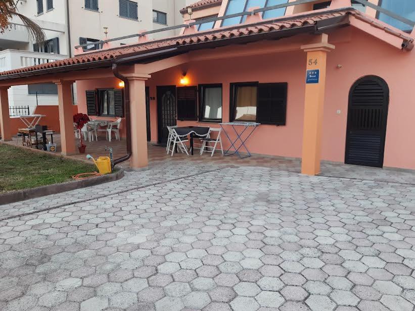 Apartmani Delas Pjescana Uvala Εξωτερικό φωτογραφία
