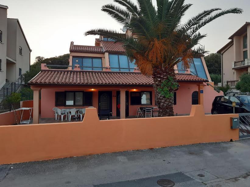 Apartmani Delas Pjescana Uvala Εξωτερικό φωτογραφία