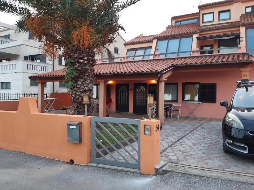 Apartmani Delas Pjescana Uvala Εξωτερικό φωτογραφία