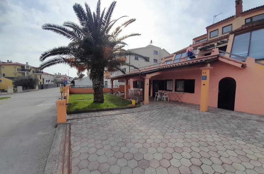 Apartmani Delas Pjescana Uvala Εξωτερικό φωτογραφία