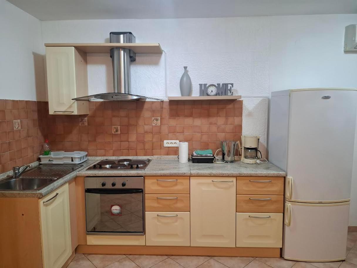 Apartmani Delas Pjescana Uvala Εξωτερικό φωτογραφία